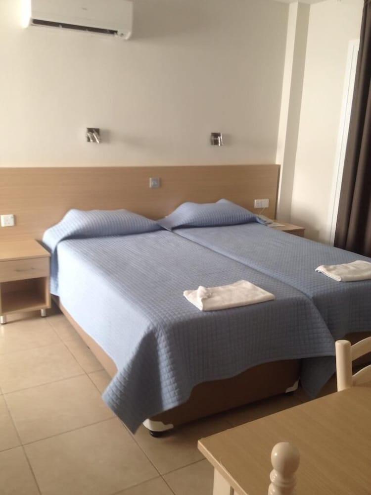 Christabelle Hotel Apartments Ayia Napa Esterno foto