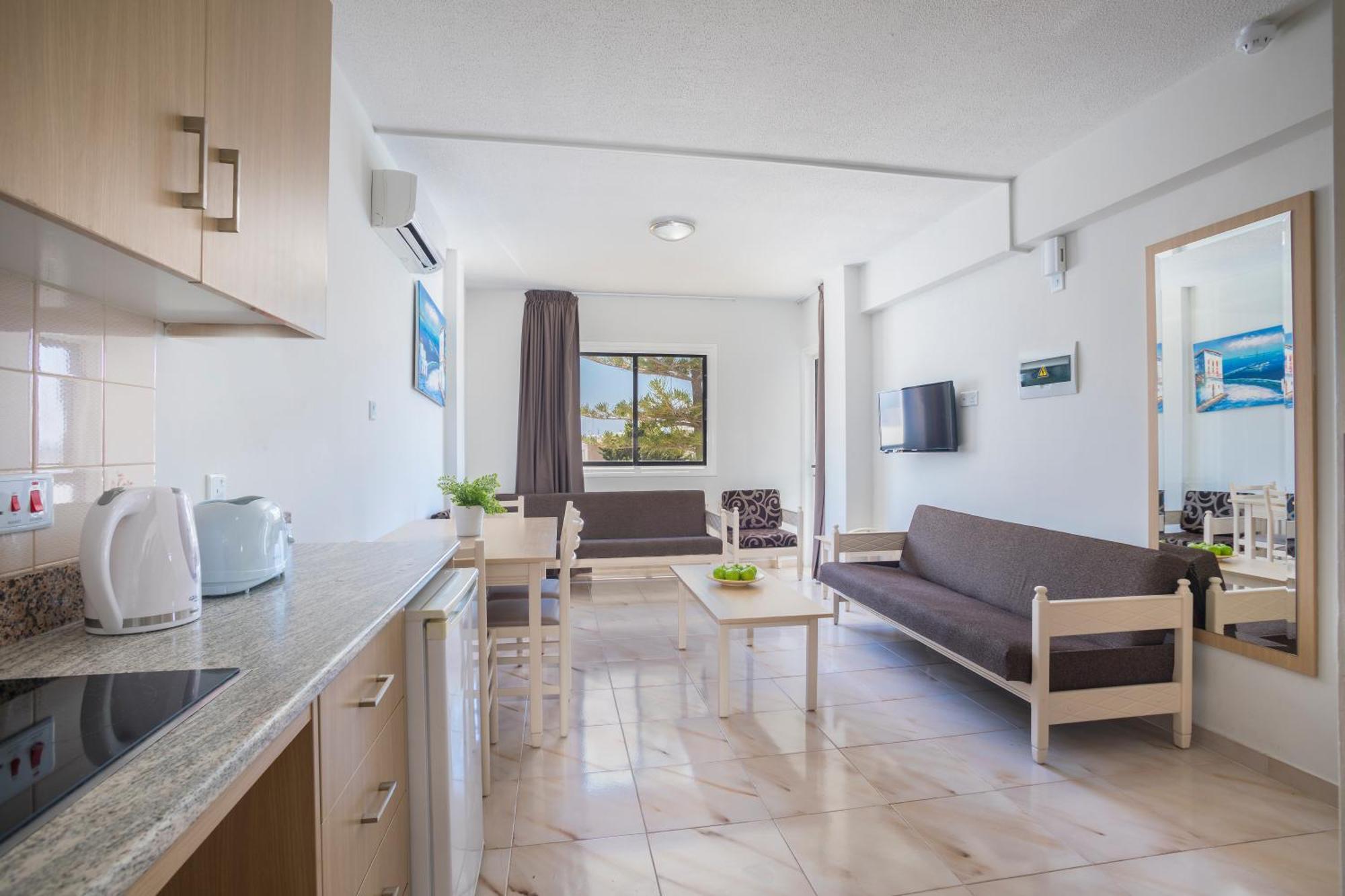 Christabelle Hotel Apartments Ayia Napa Esterno foto