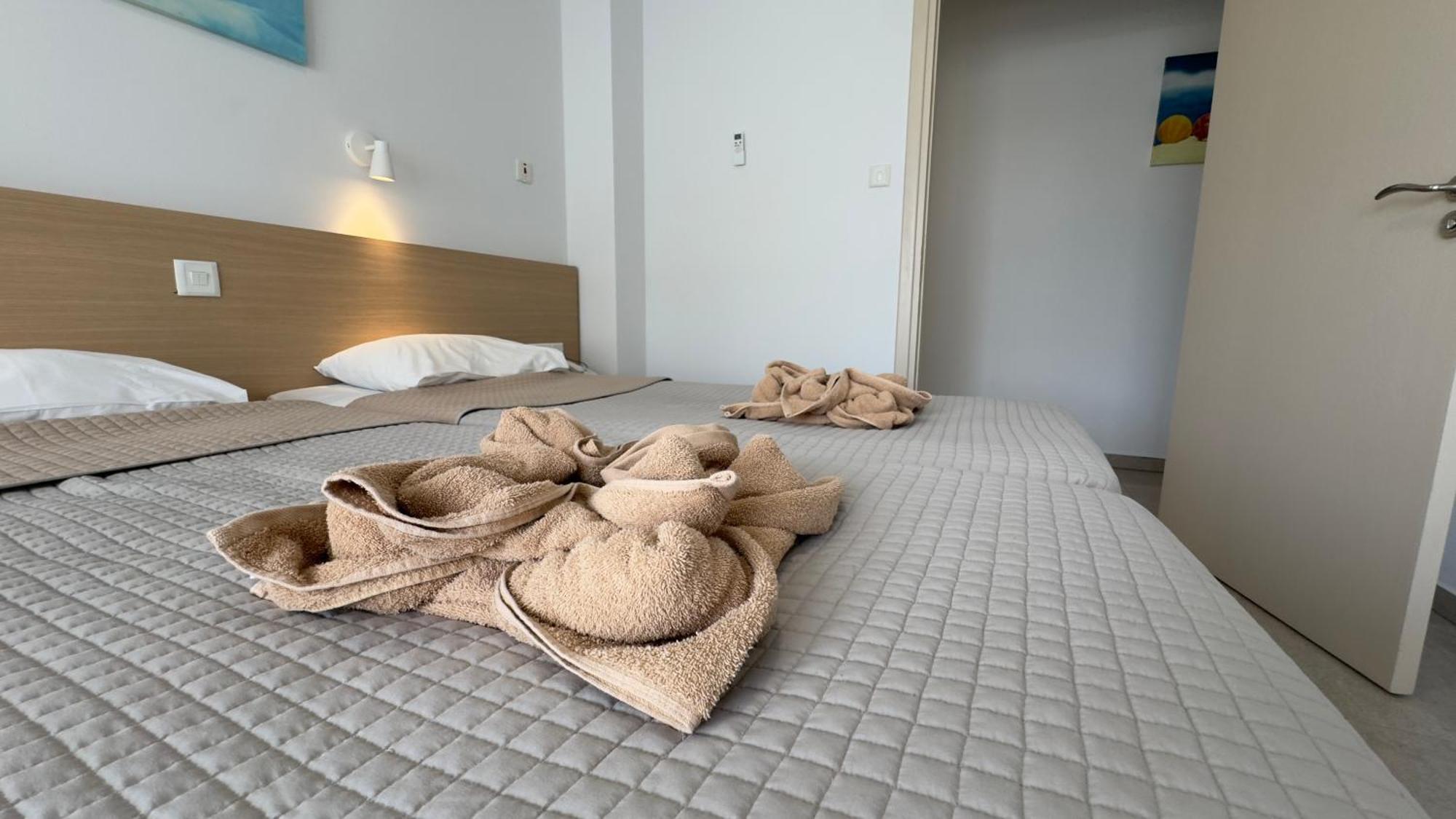 Christabelle Hotel Apartments Ayia Napa Esterno foto