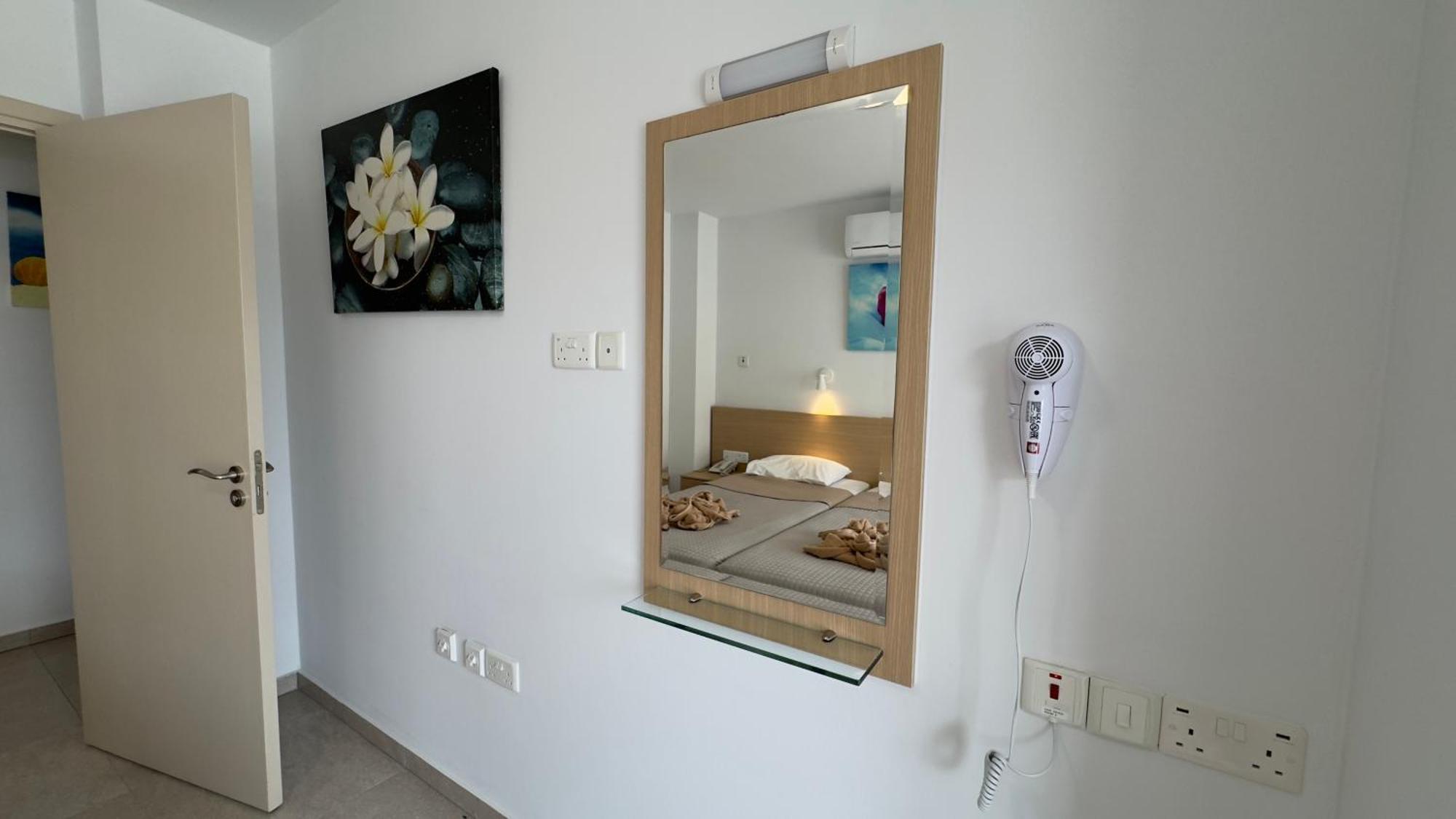 Christabelle Hotel Apartments Ayia Napa Esterno foto