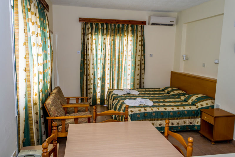 Christabelle Hotel Apartments Ayia Napa Esterno foto