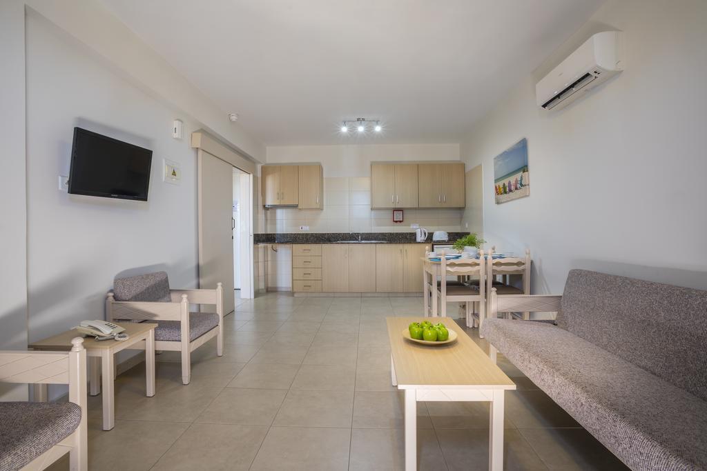 Christabelle Hotel Apartments Ayia Napa Esterno foto