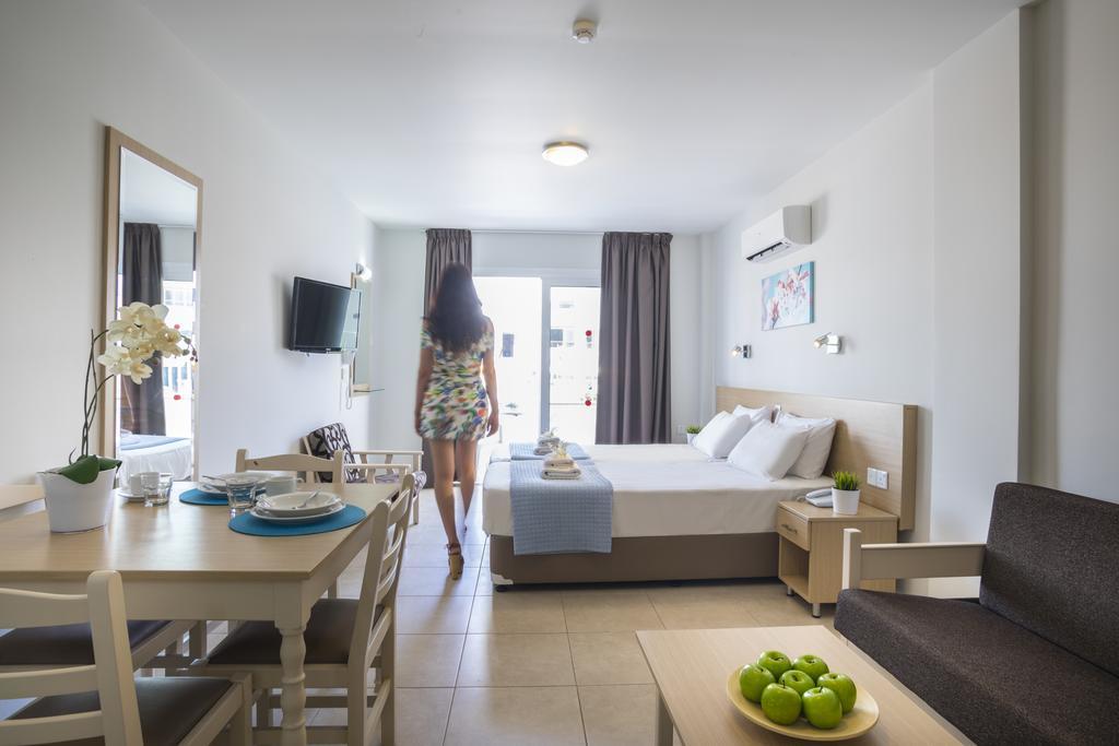 Christabelle Hotel Apartments Ayia Napa Esterno foto
