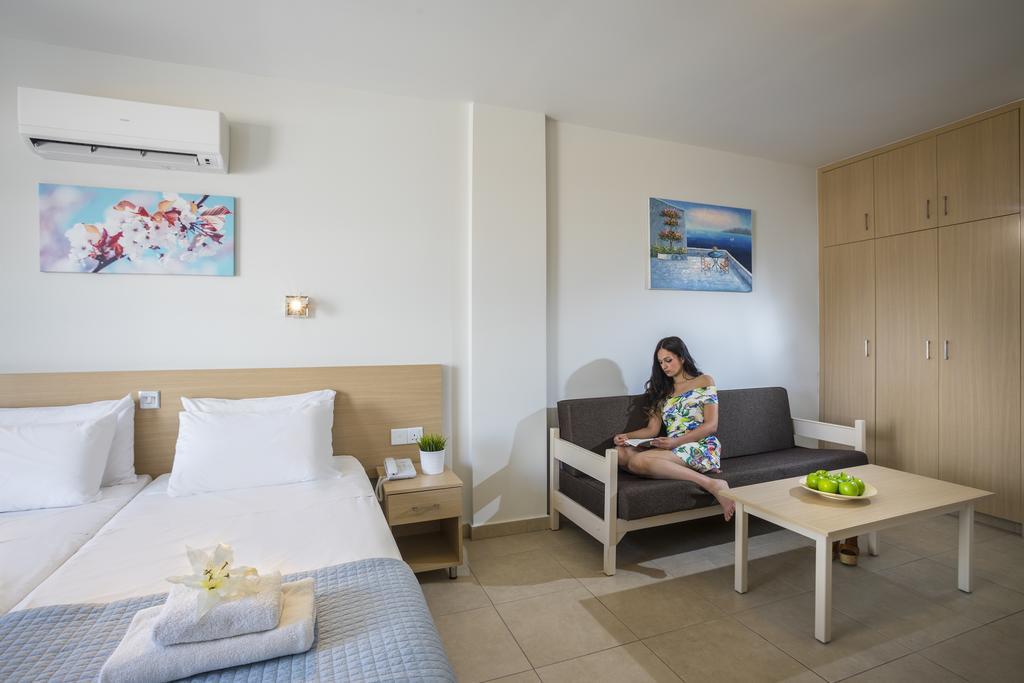 Christabelle Hotel Apartments Ayia Napa Esterno foto