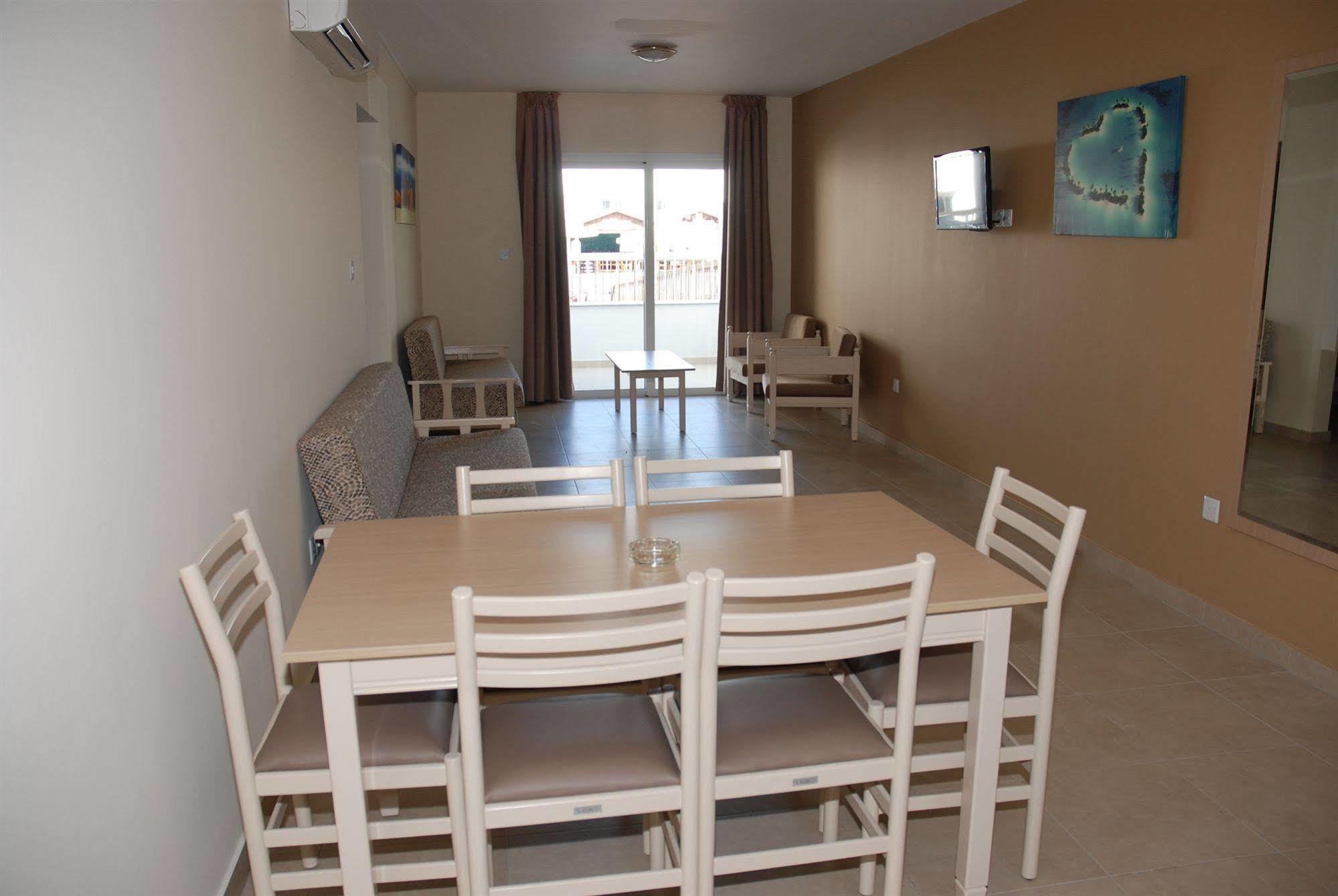 Christabelle Hotel Apartments Ayia Napa Esterno foto